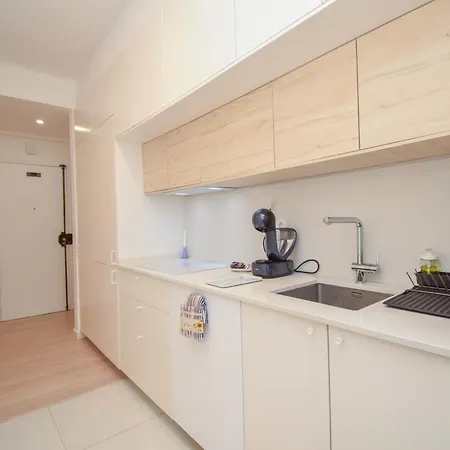 Cozy Apartament In דירה ליסבון
